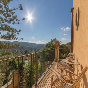 balcone al livello superiore della torre padronale